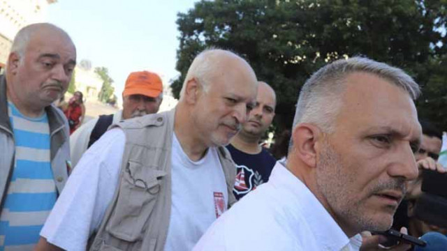 „Отровното трио“ се разграничиха от блокиралите се днес на Шипка