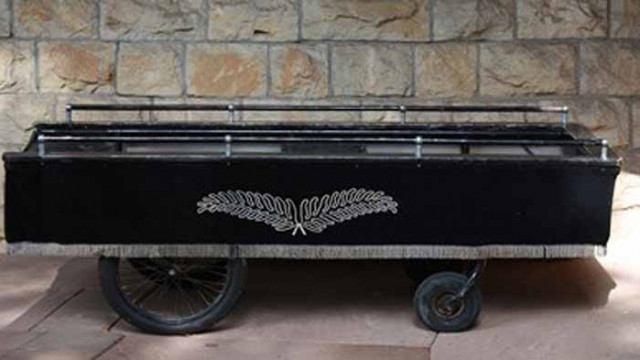 Японци се свобождават от стреса от пандемията, като лежат в ковчези