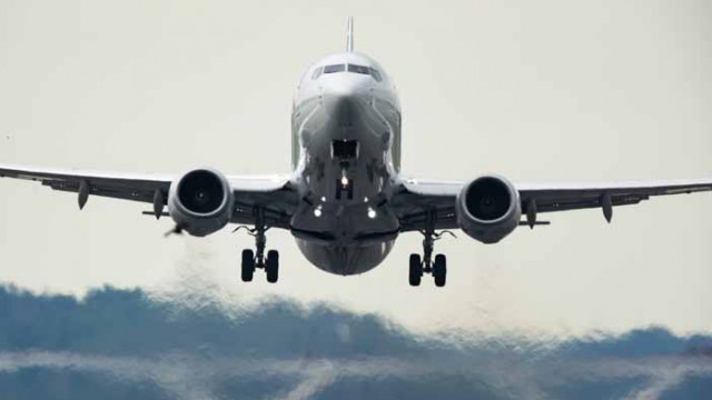 Бой заради маска между пасажери в американски самолет