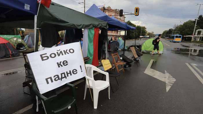 „Системата ни убива“ съобщиха, че даренията за „Отровното трио“ не стигат до тях