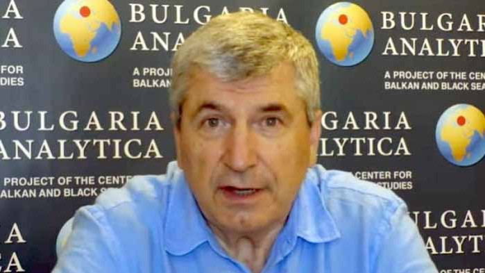 Илиан Василев изпращал статия на Манол Глишев като спам, търси помощ