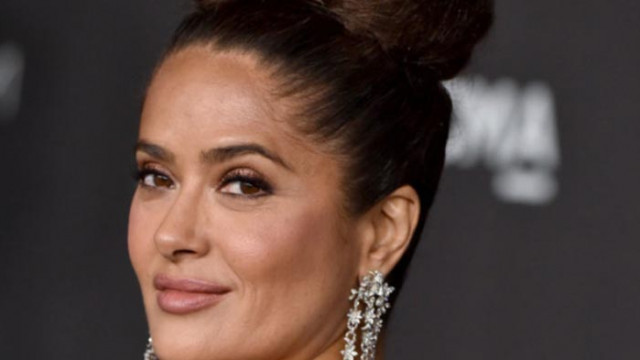 Салма Хайек и снимката ѝ по бански, която разгорещи социалните мрежи