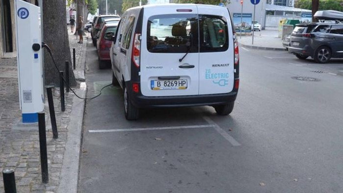 Започна инсталирането на зарядни станции за електромобили