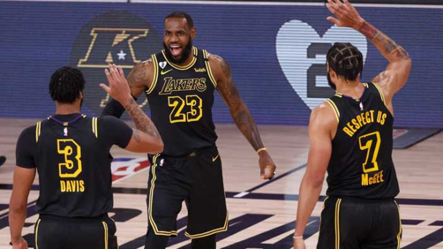 Лейкърс се приближиха на успех от 1/2-финалите на Запад