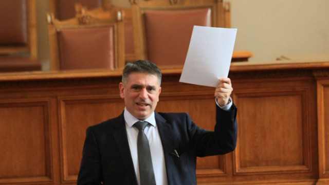 Данаил Кирилов подаде оставка пред премиера Борисов