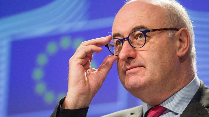 Заради неспазване на мерките срещу COVID-19: Еврокомисарят по търговията подаде оставка