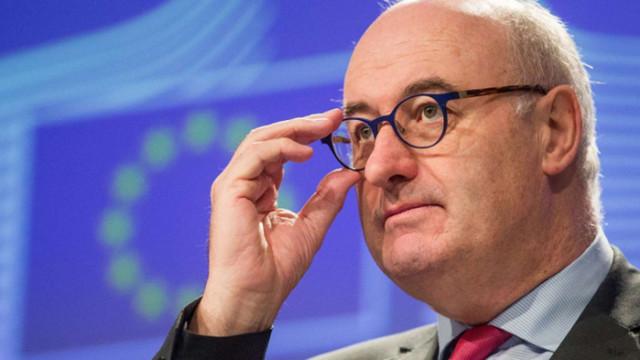 Заради неспазване на мерките срещу COVID-19: Еврокомисарят по търговията подаде оставка