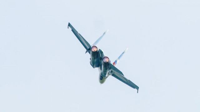 Два изтребителя Су-27 на Русия прогонват бомбардировач на САЩ над Балтийско море
