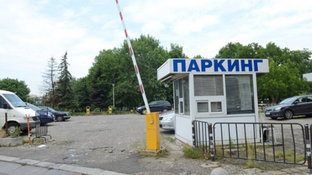 Концесионерът на плаж „Академика“ в Равда ще бъде санкциониран заради незаконния паркинг