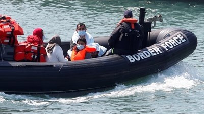 Гръцката брегова охрана е заловила край Закинтос близо 80 мигранти на път за Италия