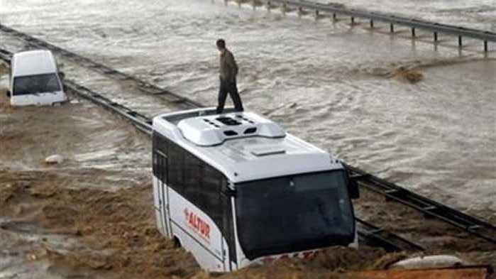 Загиналите при наводнение в Турция вече са 10-има