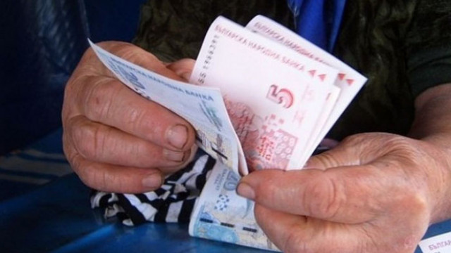 За втори пореден месец пенсионерите получават добавка от 50 лева към пенсиите