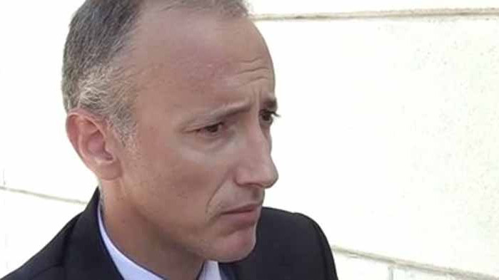 Учителят - с маска или шлем, ако преподава на повече от един клас