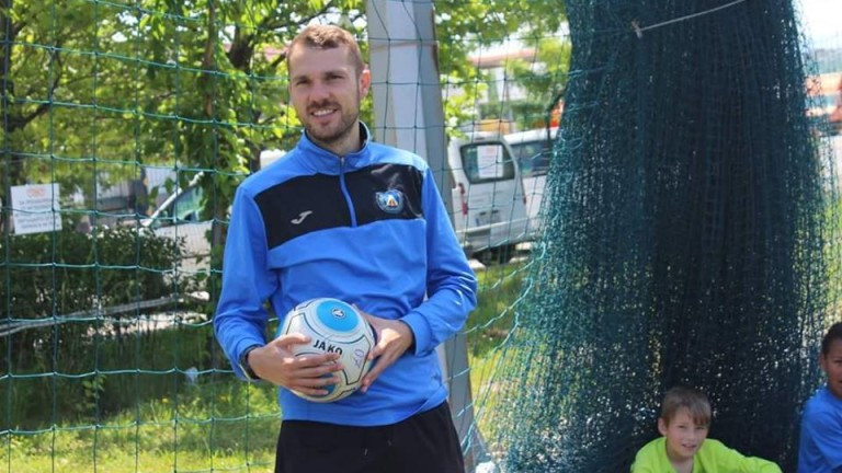 Треньор от ДЮШ на Левски отива в Пирин