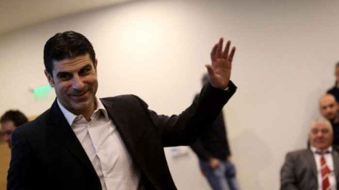 Гонзо подкрепя Сираков и свали шапка на феновете