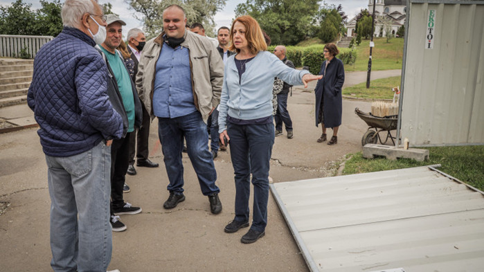 Фандъкова инспектира изграждането на фитнес на открито в парка в "Дружба"
