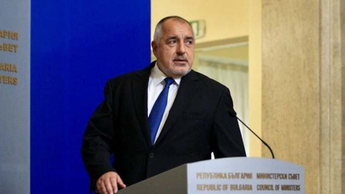 Феновете се връщат обратно на стадионите по заповед на премиера