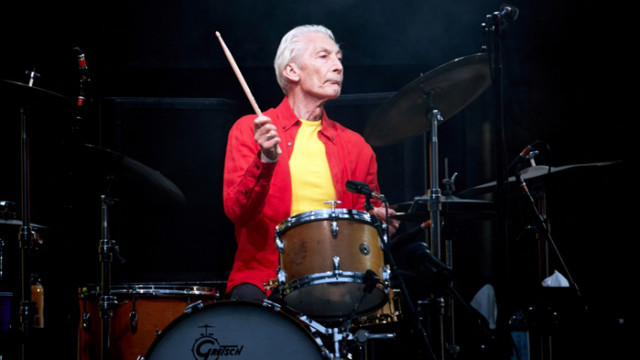 Барабанистът на „Ролинг Стоунс” осинови изоставено куче