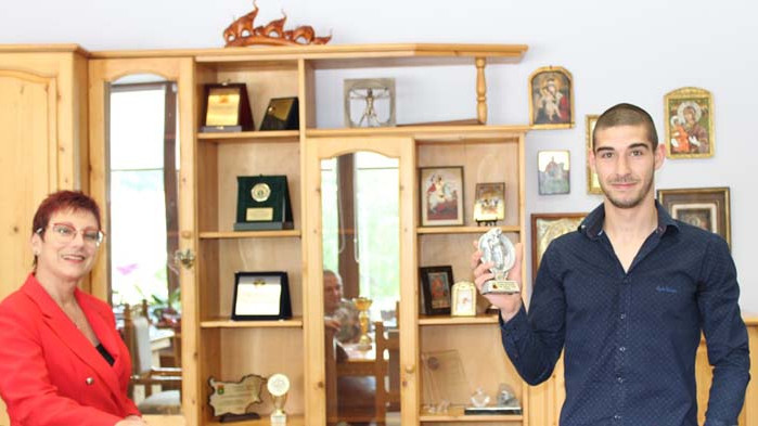 Община Тетевен награди Иван Стоянов от „Спортен клуб по борба Бенковски – Тетевен“