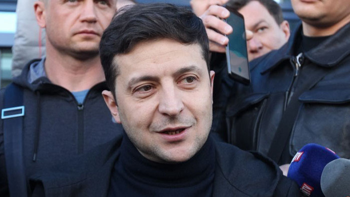 И украинският президент не спази мерките срещу COVID-19