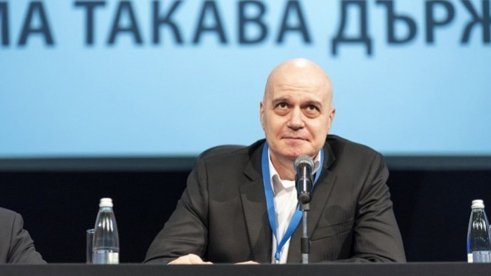 Слави Трифонов се гаври, иска прокуратурата да обвини проф. Мутафчийски