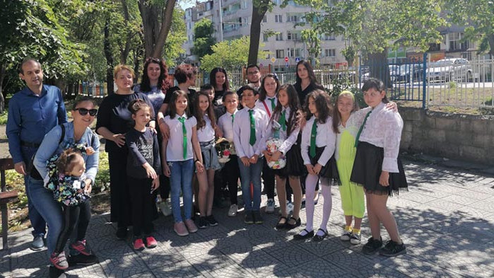 Три училища във Варна получиха  днес контейнери за капачки от Студентски съвет към ВСУ