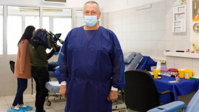 Във ВМА изолират плазма от преболедували COVID-19 по най-модерния метод в света