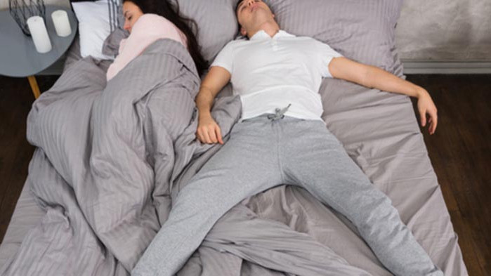 Позата, в която спи партньорът ви, разкрива много за него