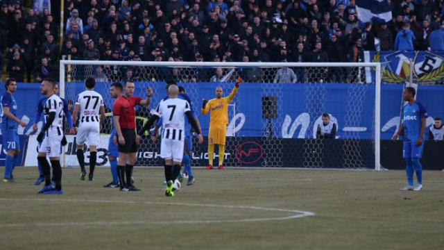 Локомотив Пловдив срази Левски с 2:0 в първия мач за Купата на България