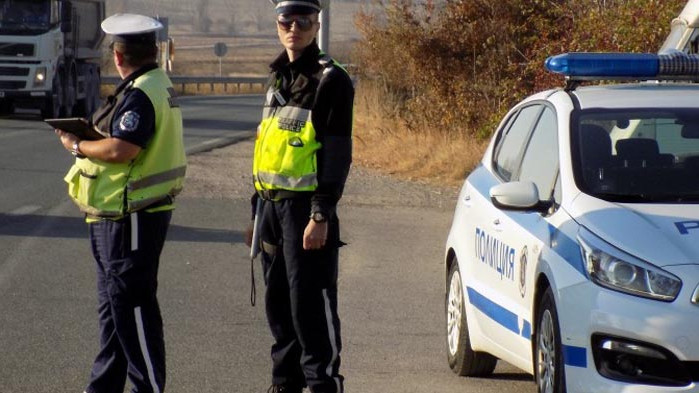 Кола се запали в тунел „Витиня“ и блокира движението