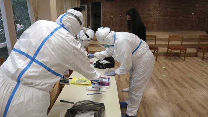 Шестгодишно дете от Доспат без оплаквания е с COVID-19