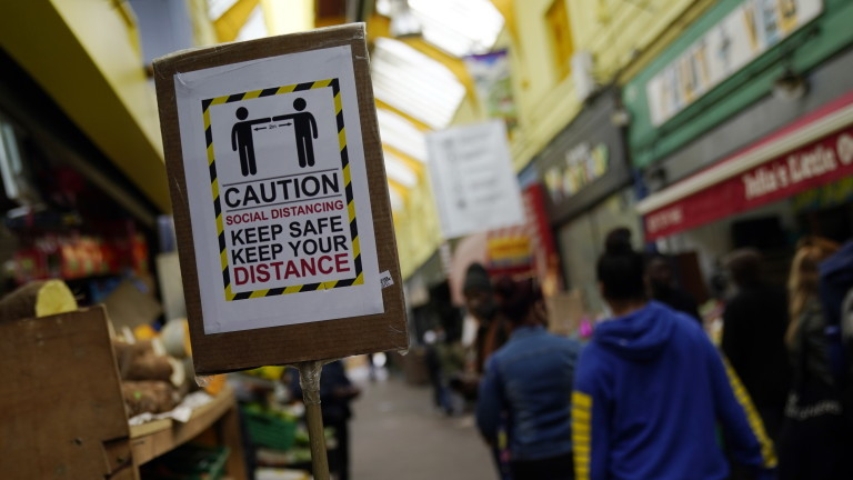 Великобритания пак с над 200 починали от COVID-19 за 24 часа