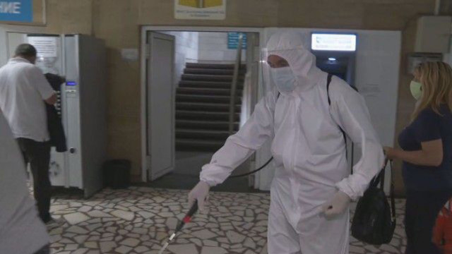 Още заразени с Covid-19 от лекарката в Кърджали, затвориха цял шивашки цех