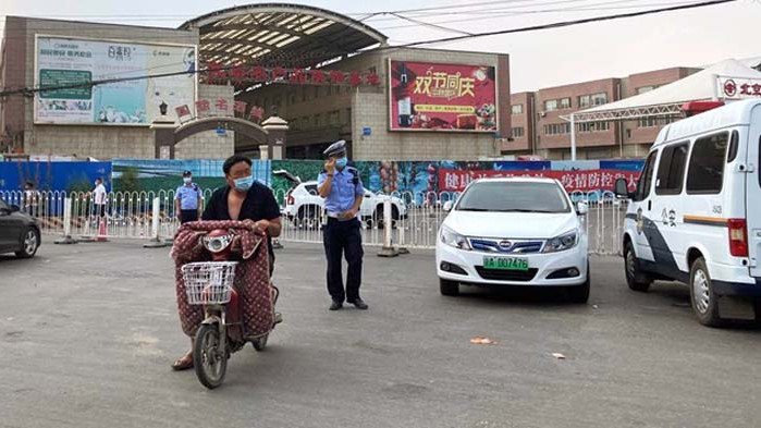 Ново огнище на COVID-19 в Пекин - десетки се заразили на голям пазар