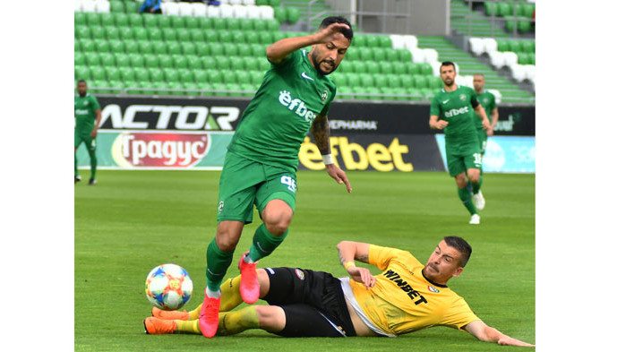 Лудогорец обърна Ботев Пловдив и докосна поредната си титла