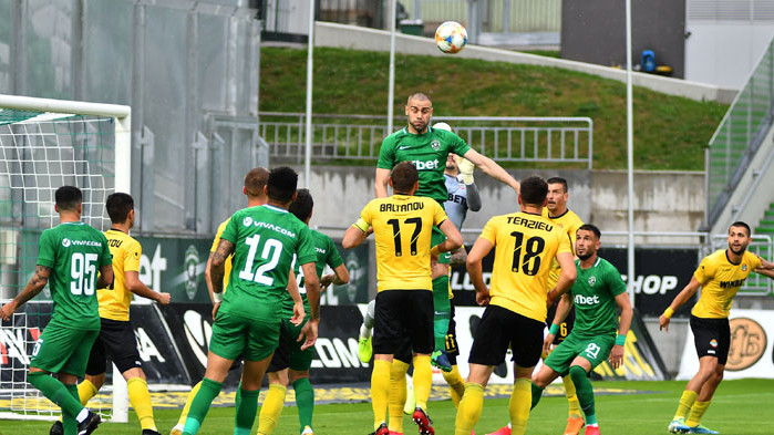 Лудогорец обърна Ботев Пловдив и докосна поредната си титла