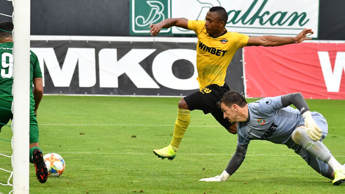 Лудогорец обърна Ботев Пловдив и докосна поредната си титла