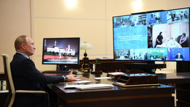 Путин се варди от COVID-19 в резиденцията си чрез специален тунел за дезинфекция