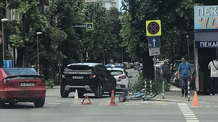 Катастрофа прати колоездач в болница (СНИМКИ)