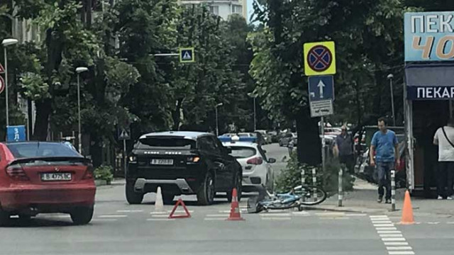 Катастрофа прати колоездач в болница (СНИМКИ)