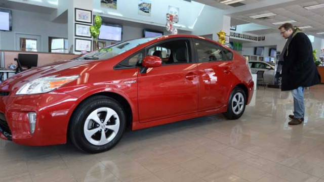 COVID-19 изяде наполовина продажбите на нови коли в ЕС