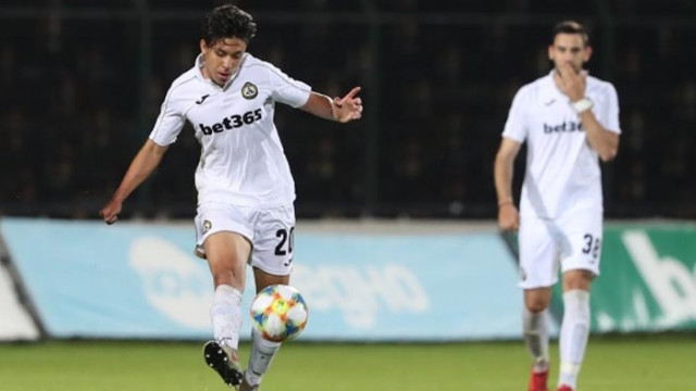 Топ талантът на Славия и България на часове от Манчестър Сити