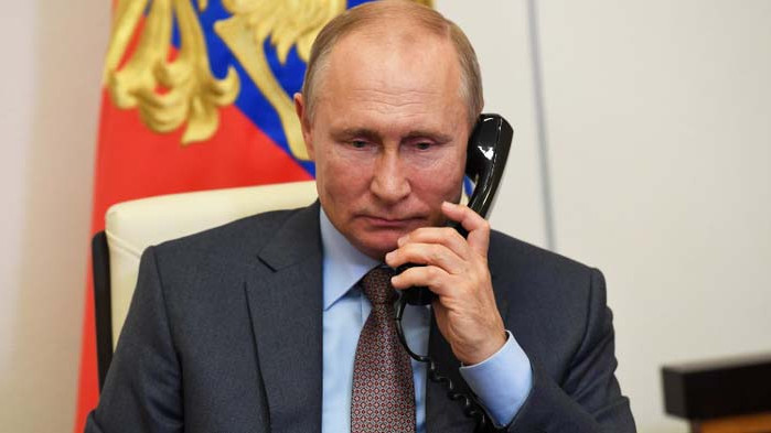 Путин поучава и хока Запада за 75 години от края на Втората световна война
