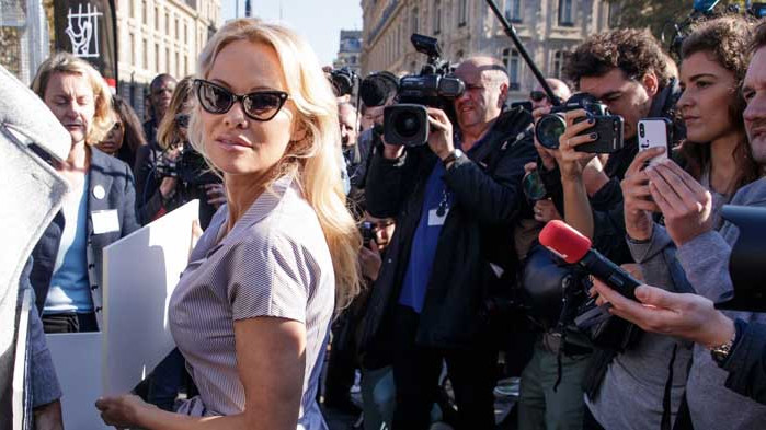 Памела Андерсън рекламира гола еко-чанти