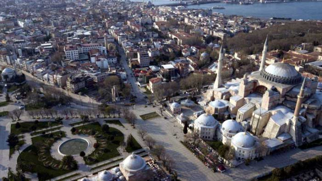 Турция връща полицейския час и задължителните маски