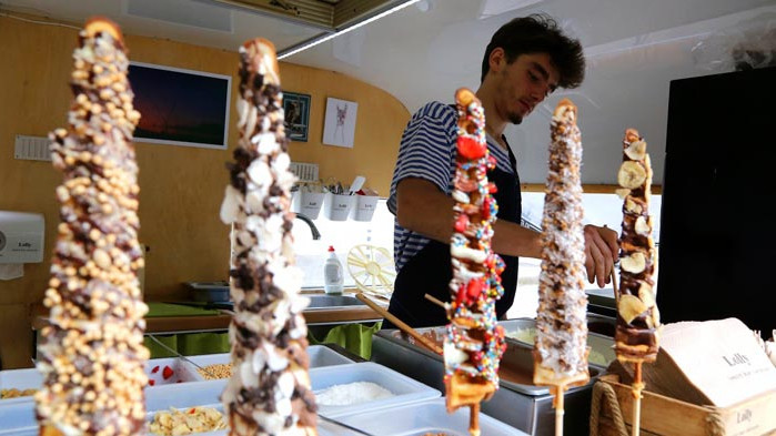 „Споделени КвАРТални улици“ изпълни с музика и танци столичната ул. „Триадица“