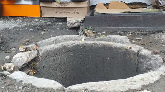 Жена едва не си счупи крака, заради необезопасена шахта във Варна