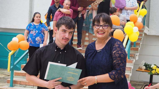 Випуск 2020 от СУУНЗ „Проф. Д-р Иван Шишманов“-Варна получиха своите дипломи