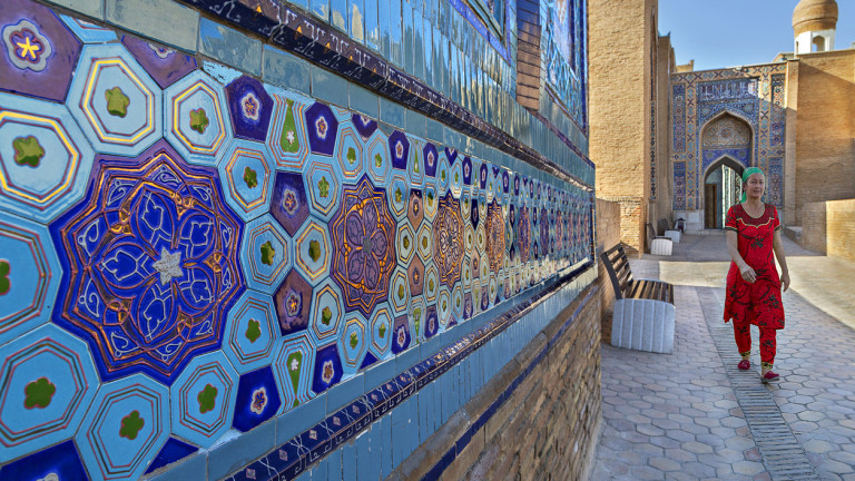 Узбекистан ще ви даде $3000, ако пътувате там и се заразите с коронавирус