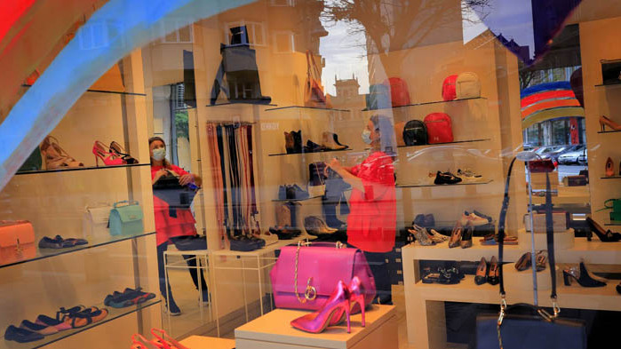 Цветове, които жените над 40 е по-добре да избягват